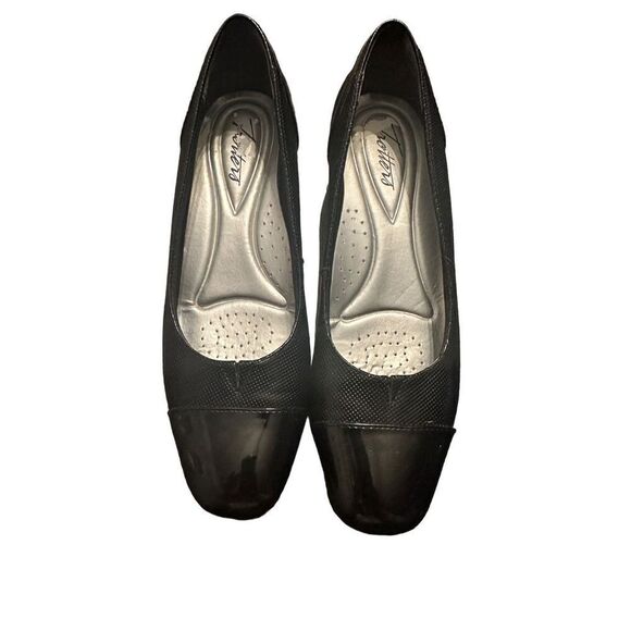 Trotters Daisy Pump in Black Texture with Patent Leather - Picture 2 of 10